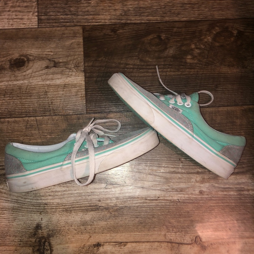 VANS - Picture 2 of 2